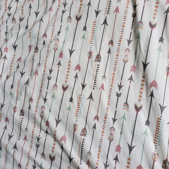 Lularoe Irma Tunic Top- Discontinued Style! White with Arrow Pattern - Picture 5 of 6